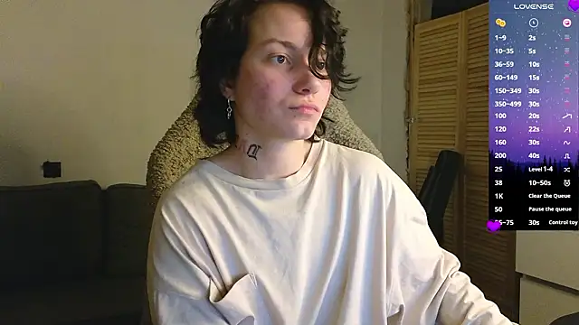 Snapshot of esajukyy chatting on March 22, 1:25 pm esajukyy online show from March 22, 1:25 pm