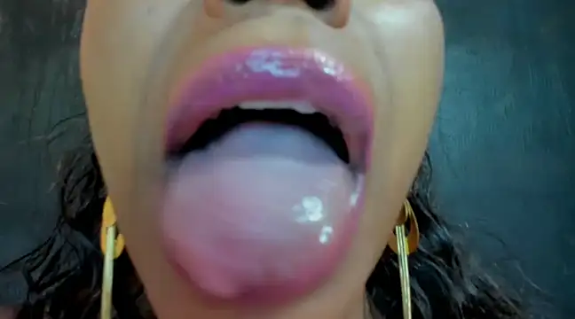 KamariaFyre online show from January 24, 9:06 am