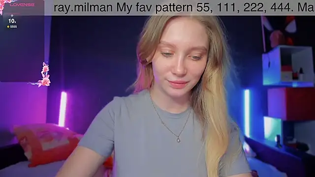 Snapshot of AliceMilman chatting on March 4, 2:53 pm AliceMilman online show from March 4, 2:53 pm