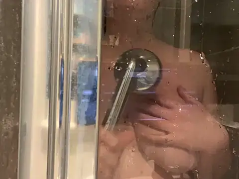 Snapshot of LaceyLondonXO chatting on December 17, 4:53 pm LaceyLondonXO online show from December 17, 4:53 pm