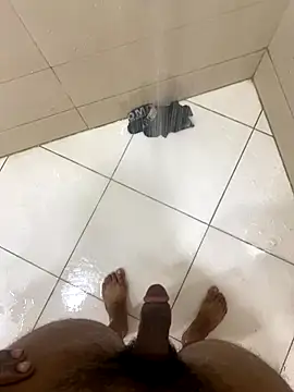 Snapshot of Lahcene chatting on October 13, 5:46 pm Lahcene online show from October 13, 5:46 pm