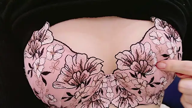 Snapshot of Runarunapi chatting on January 18, 10:49 am Runarunapi online show from January 18, 10:49 am