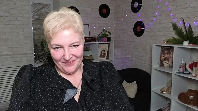Sandra Snow online show from December 23, 9:29 pm