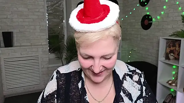 Sandra Snow online show from December 24, 9:44 pm