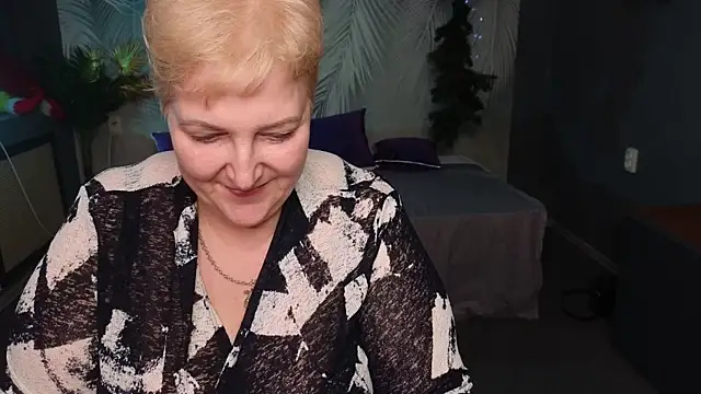 Sandra Snow online show from January 8, 8:18 pm