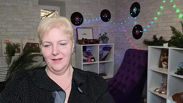 Sandra Snow online show from January 22, 8:49 pm