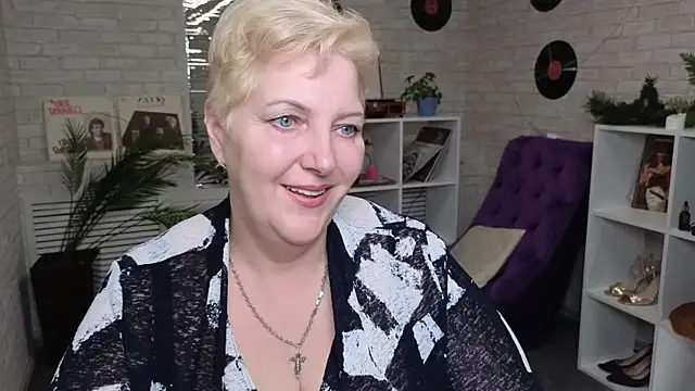 Sandra Snow online show from January 26, 4:51 pm