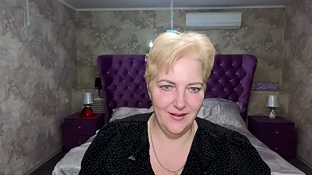 Sandra Snow online show from February 1, 2:13 pm