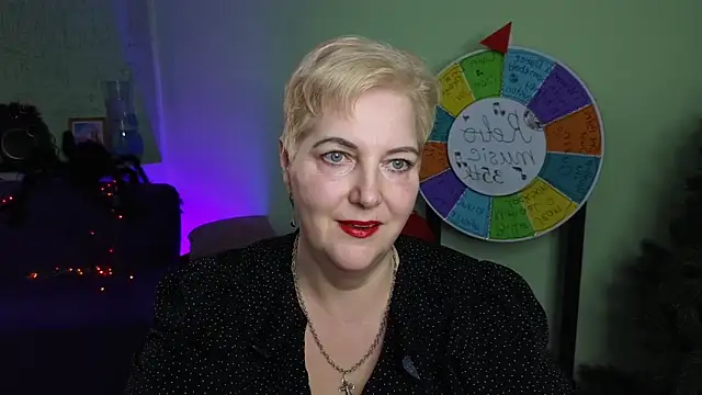 Sandra Snow online show from February 20, 1:19 pm