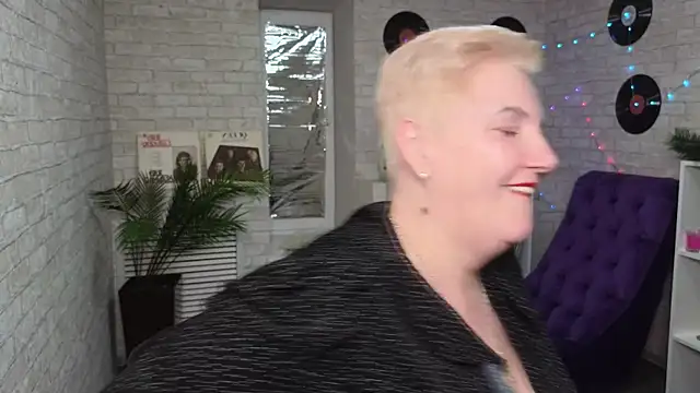 Sandra Snow online show from February 20, 4:25 pm