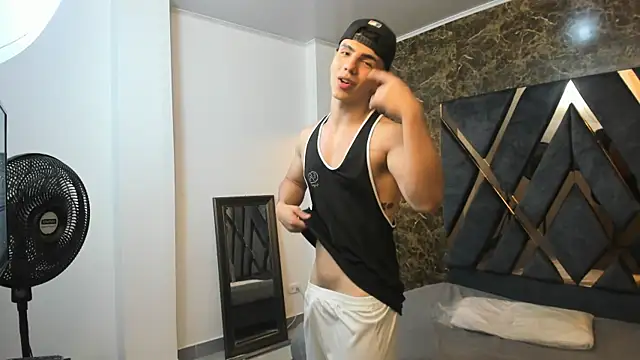 Flynn Riider online show from December 17, 2:44 pm