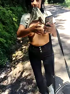 Snapshot of Danna-linyi chatting on December 12, 5:48 pm Danna-linyi online show from December 12, 5:48 pm