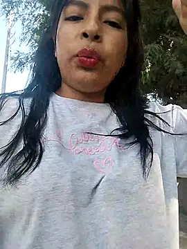 Snapshot of Danna-linyi chatting on March 19, 2:13 pm Danna-linyi online show from March 19, 2:13 pm