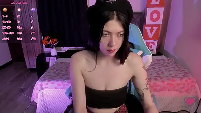 Aurora Hotson online show from February 7, 1:04 am