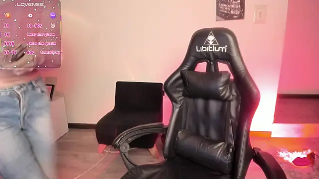 Aurora Hotson online show from September 22, 1:18 am