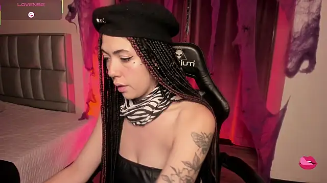 Aurora Hotson online show from October 8, 1:03 am