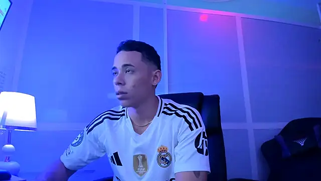 Snapshot of briambrows chatting on January 30, 3:11 am briambrows online show from January 30, 3:11 am