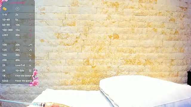 mia roldan  online show from December 16, 11:18 pm