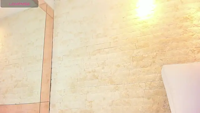 mia roldan  online show from September 22, 12:40 pm