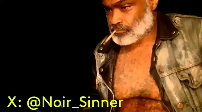 Snapshot of sinnernoir chatting on January 25, 11:32 pm sinnernoir online show from January 25, 11:32 pm