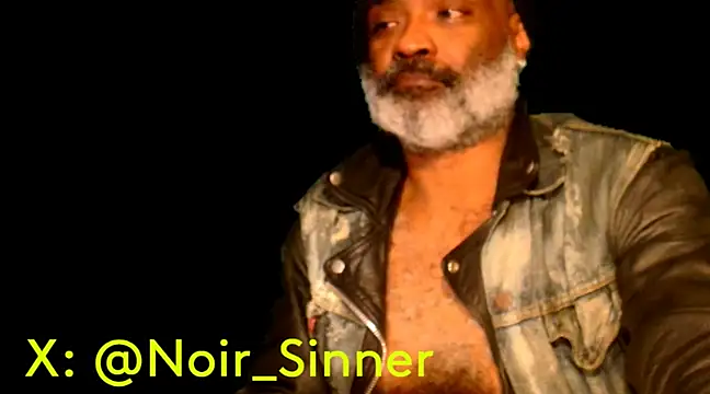 Snapshot of sinnernoir chatting on February 4, 6:04 am sinnernoir online show from February 4, 6:04 am