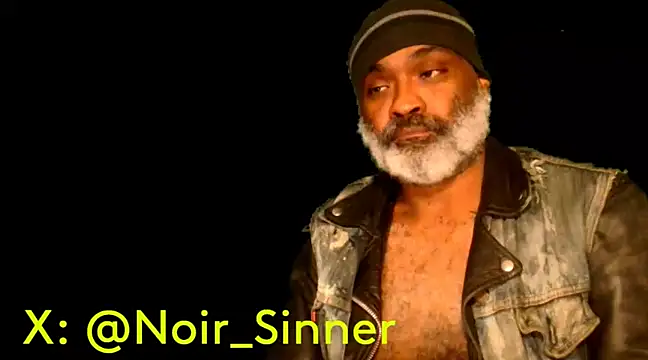 Snapshot of sinnernoir chatting on February 5, 3:02 am sinnernoir online show from February 5, 3:02 am