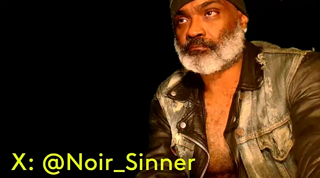Snapshot of sinnernoir chatting on February 5, 6:35 am sinnernoir online show from February 5, 6:35 am