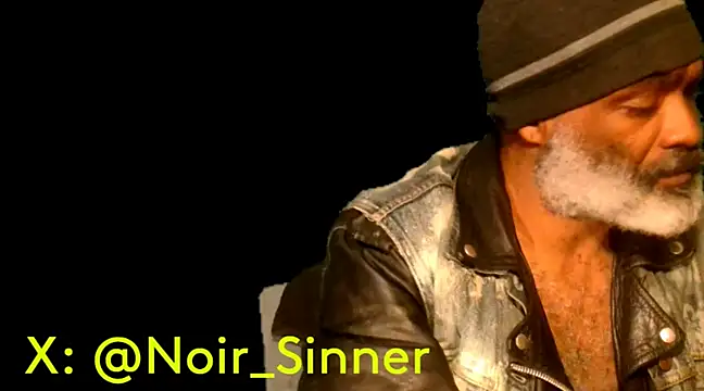 Snapshot of sinnernoir chatting on February 6, 12:11 am sinnernoir online show from February 6, 12:11 am