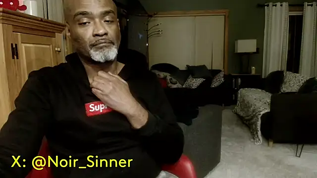 Snapshot of sinnernoir chatting on April 2, 2:31 am sinnernoir online show from April 2, 2:31 am