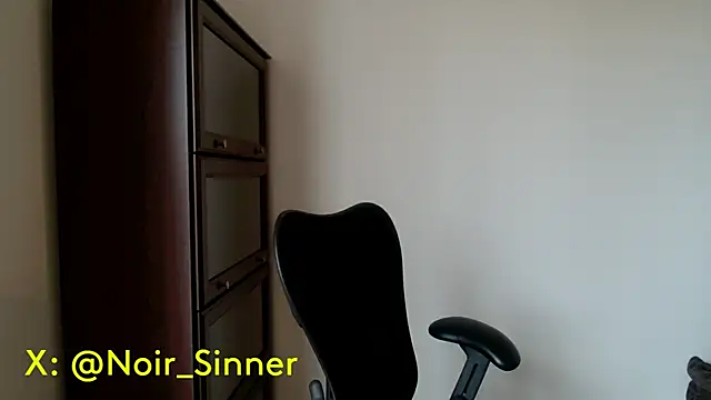 Snapshot of sinnernoir chatting on April 9, 7:41 pm sinnernoir online show from April 9, 7:41 pm