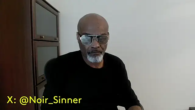 Snapshot of sinnernoir chatting on April 10, 12:32 pm sinnernoir online show from April 10, 12:32 pm