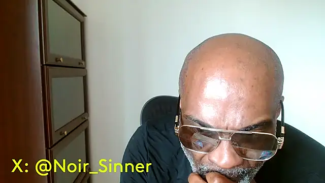 Snapshot of sinnernoir chatting on April 15, 7:58 pm sinnernoir online show from April 15, 7:58 pm