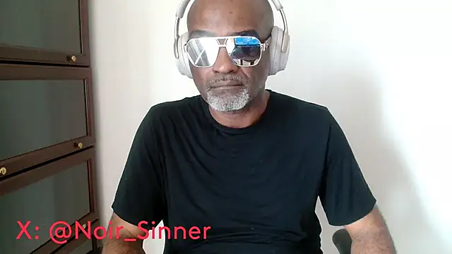 Snapshot of sinnernoir chatting on April 18, 1:48 pm sinnernoir online show from April 18, 1:48 pm