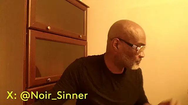 Snapshot of sinnernoir chatting on April 24, 2:47 am sinnernoir online show from April 24, 2:47 am