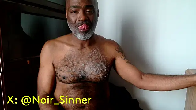 Snapshot of sinnernoir chatting on April 25, 1:41 pm sinnernoir online show from April 25, 1:41 pm