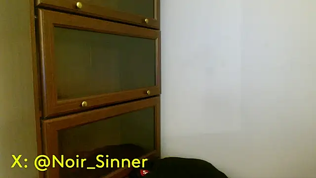 Snapshot of sinnernoir chatting on April 28, 5:34 am sinnernoir online show from April 28, 5:34 am