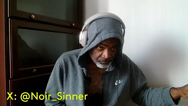 Snapshot of sinnernoir chatting on May 2, 11:04 am sinnernoir online show from May 2, 11:04 am