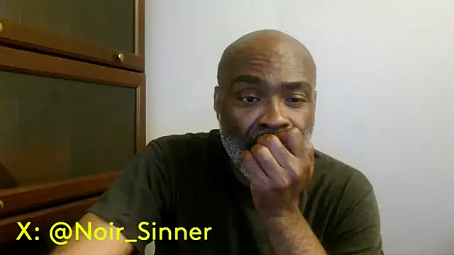 Snapshot of sinnernoir chatting on May 10, 12:05 am sinnernoir online show from May 10, 12:05 am