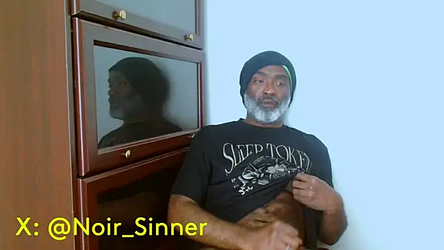 Snapshot of sinnernoir chatting on May 22, 2:55 pm sinnernoir online show from May 22, 2:55 pm
