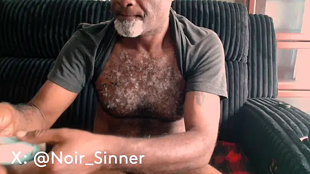 Snapshot of sinnernoir chatting on June 10, 12:48 pm sinnernoir online show from June 10, 12:48 pm