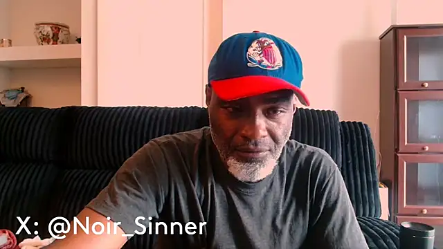 Snapshot of sinnernoir chatting on June 15, 5:37 pm sinnernoir online show from June 15, 5:37 pm