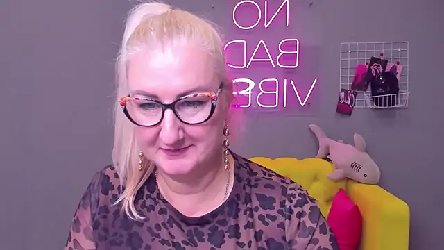 ChristyBrooks online show from December 20, 3:10 pm