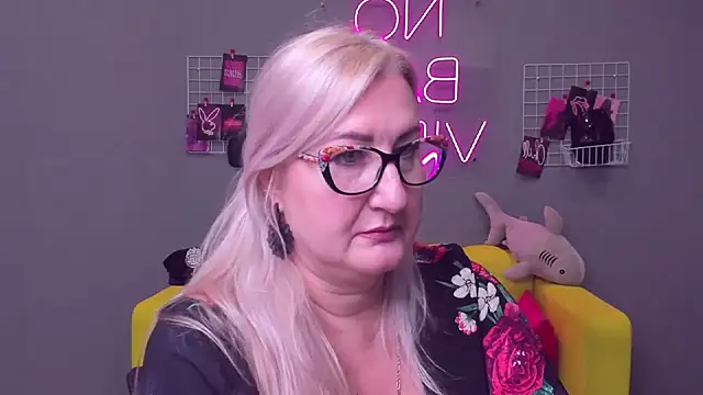 ChristyBrooks online show from December 24, 4:30 pm