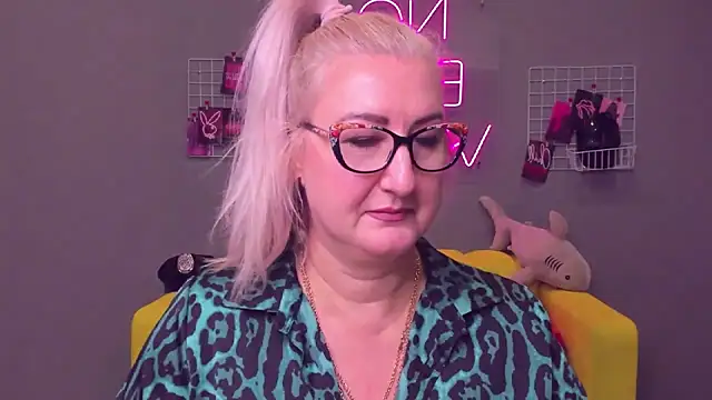 ChristyBrooks online show from December 25, 12:26 pm