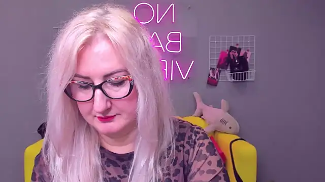 ChristyBrooks online show from December 28, 11:41 am