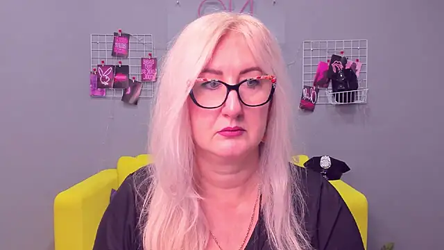 ChristyBrooks online show from December 30, 10:21 am