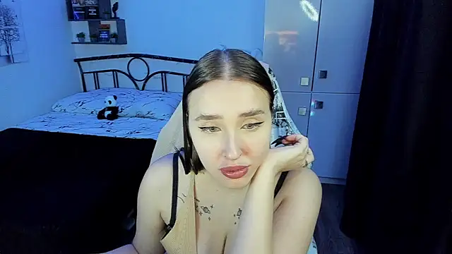 LinaTruly online show from November 17, 10:04 pm