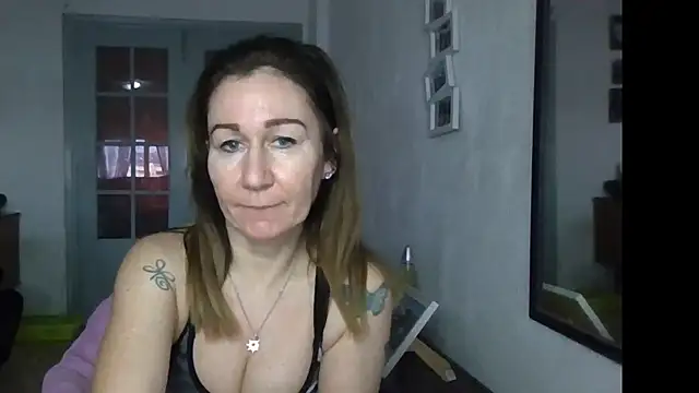 Snapshot of TamaraSweetxo chatting on March 11, 9:15 am TamaraSweetxo online show from March 11, 9:15 am