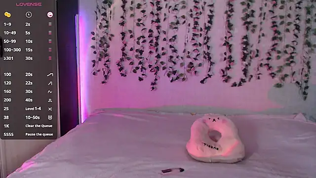 Snapshot of Lessy_Lasska chatting on June 8, 11:38 pm Lessy Lasska online show from June 8, 11:38 pm