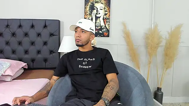 Snapshot of Robin_Rief chatting on February 2, 3:32 am Robin Rief online show from February 2, 3:32 am